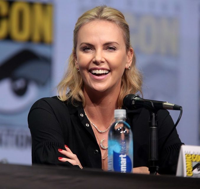 Depois de começar a carreira como modelo e dançarina, Theron ganhou reconhecimento internacional por sua interpretação marcante no filme Monster: Desejo Assassino (2003).
