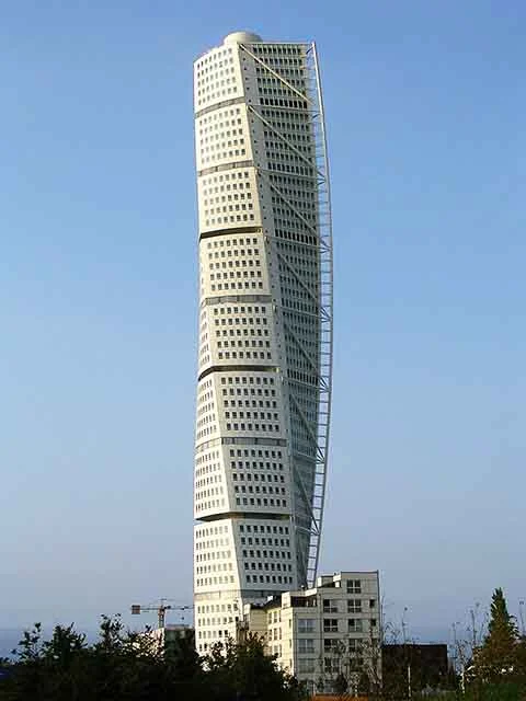 Ele serviu de modelo para o moderno distrito Västra Hamnen e o icônico arranha-céu futurista Turning Torso, desenhado pelo famoso arquiteto espanhol Santiago Calatrava que é um símbolo da cidade moderna e sustentável. 
