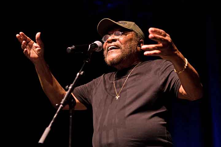 No ano seguinte, Martinho da Vila emplacou seu primeiro grande sucesso, “Casa de Bamba”, canção que se tornaria um dos clássicos de seu repertório. 
