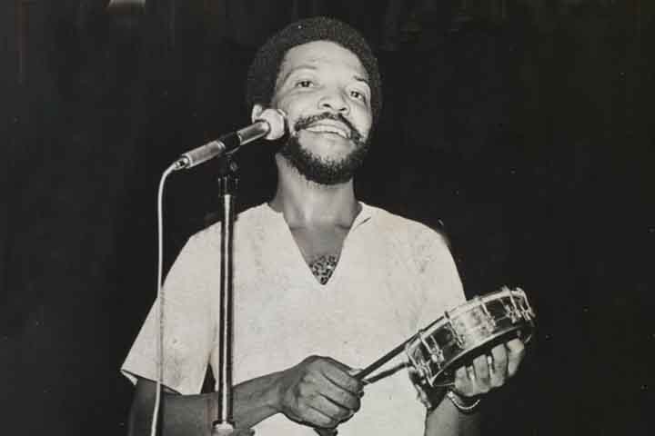 Na década de 1970, decidiu abandonar a carreira militar para dedicar-se ao samba, paixão que o tornaria conhecido nacionalmente.
