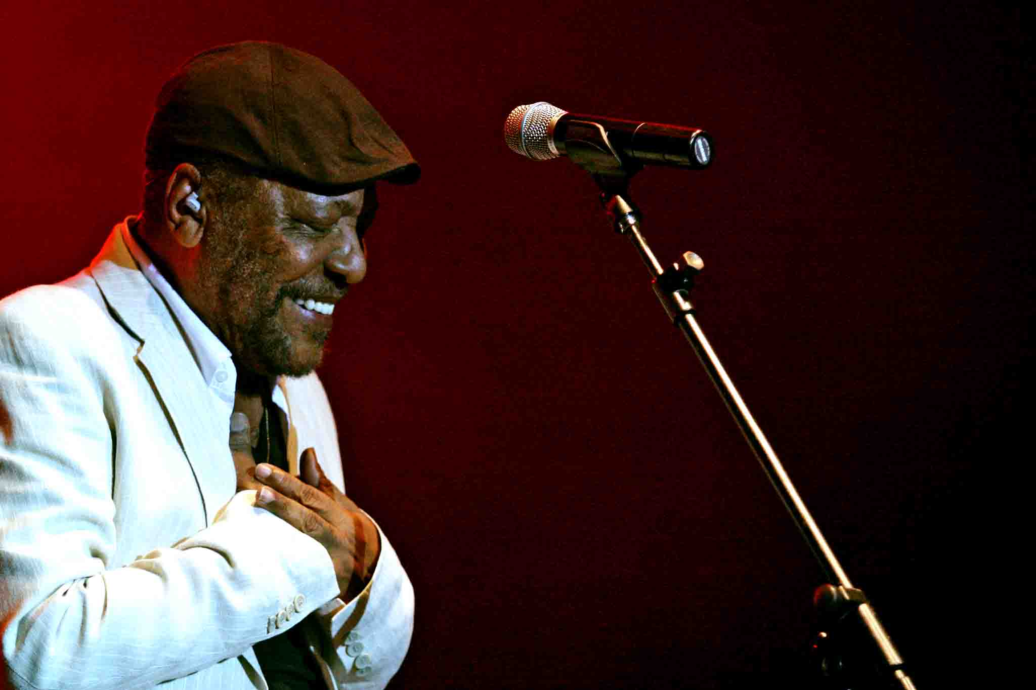 A canção foi faixa do primeiro álbum do sambista, lançado em 1969 pela RCA Victor. O disco trazia ainda sucessos como “Quem É Do Mar Não Enjoa”, “O Pequeno Burguês” e “Prá Que Dinheiro”. 
