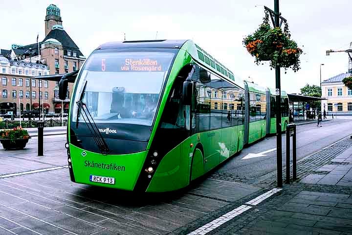 Com uma transformação urbana significativa no início do século 21, evoluiu de polo industrial para centro de inovação urbana, biotecnologia, TI e logística, com forte presença da Universidade de Malmö, que foi fundada em 1998. 
