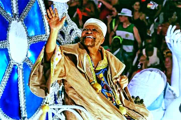 Em 2022, foi a vez de a escola retribuir todos os anos de dedicação do “filho ilustre” ao homenageá-lo com o enredo “Canta, Canta, Minha Gente! A Vila É de Martinho!”. A Vila Isabel terminou em quarto lugar. 
