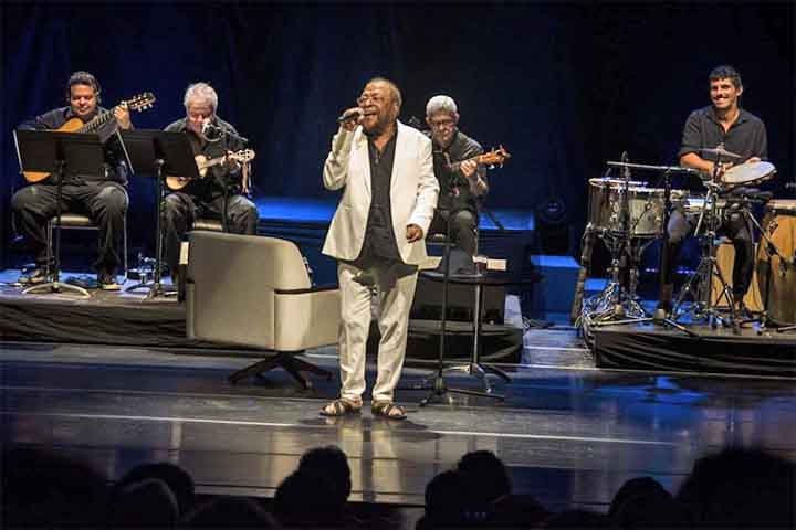 O álbum “Tá Delícia, Tá Gostoso”, aliás, fez de Martinho da Vila o primeiro sambista a vender um milhão de cópias em curto espaço de tempo.
