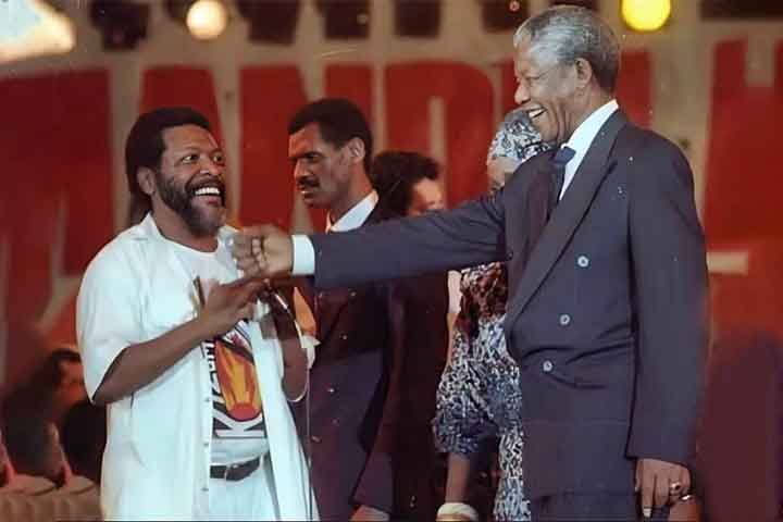 Em 1991, Martinho encontrou-se com Nelson Mandela, líder sul-africano que foi símbolo da luta contra o apartheid no país. Um reconhecimento a um dos artistas brasileiros que mais se engajou no combate ao racismo e pelos direitos da população negra. 

