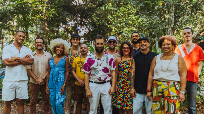 Orquestra brasileira de afrobeat, Abayomy faz show gratuito no Dragão do Mar