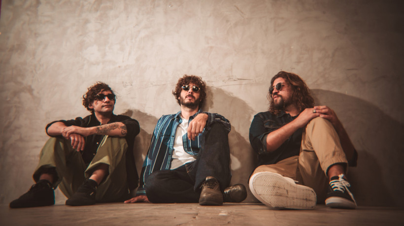 Banda cearense Cor dos Olhos, formada por Nicholas Magalhães, Rafa Martins e Caio Evangelista, faz show no Festival Zepelim 2025