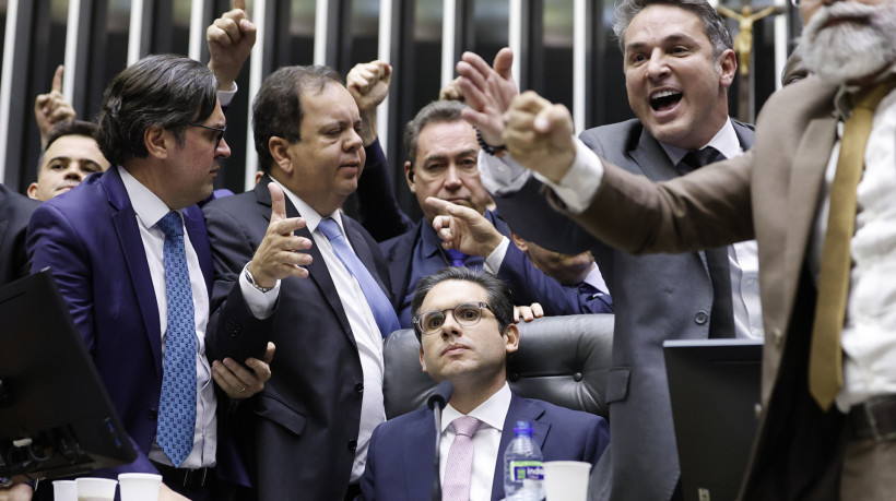 ￼HUGO Motta sob pressão tenta comandar a Câmara