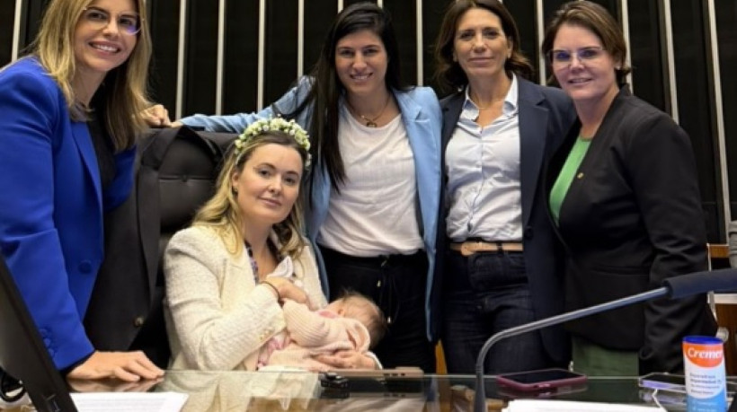 Juliana Zanatta levou filha de quatro meses para o plenário