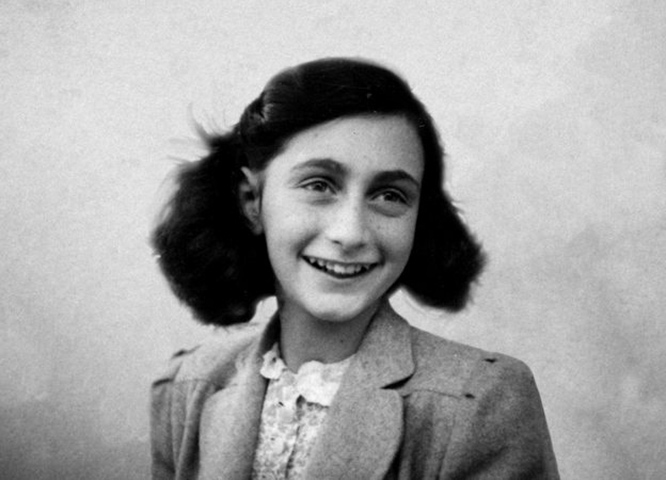 O filme narra o testemunho pessoal por meio de cartas e filmagens raras de Anne Frank.  Por mais de dois anos trancada no esconderijo de uma casa em Amsterdã com sua família, Anne relatou seu drama num diário . Judia, ela acabaria sendo assassinada num campos de concentração pelos nazistas. 