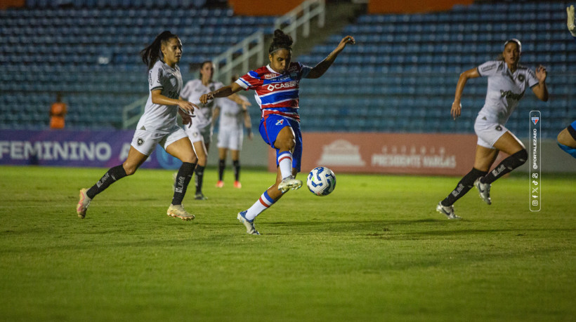 Fortaleza e Botafogo disputaram o primeiro jogo das semifinais do Brasileirão Feminino A2 no estádio Presidente Vargas na última sexta-feira, 8. 