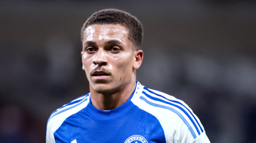 Meia Rodriguinho no jogo Cruzeiro x Palestino, no Mineirão, pela Copa Sul-Americana 2025