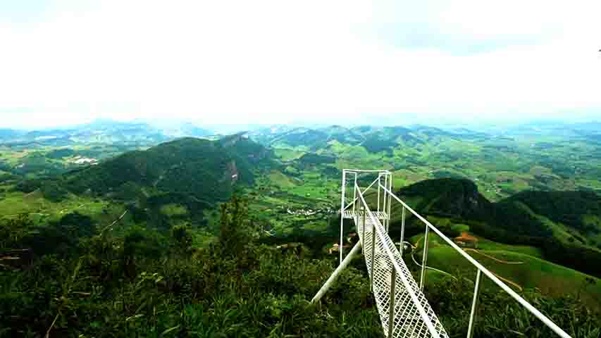 Com um pouco de sorte, o visitante encontra o local silencioso, ideal para meditação e, claro, contato profundo com a natureza.