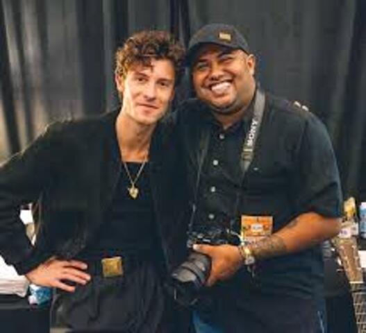 “Ele me chamou para a turnê mundial. Também foi uma surpresa para mim, porque eu pensava: ‘Bom, já participei da última turnê na América do Sul, tudo certo, superdivertido, uma experiência bonita, mas deve acabar aí’, afirmou o fotógrafo costarriquenho.