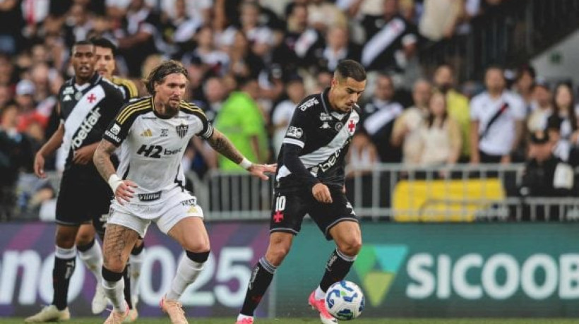 Gabriel Menino, aos 38 segundos, abre o placar para o Galo, mas Cruz-Maltino busca empate ainda no primeiro tempo com Vegetti de pênalti 