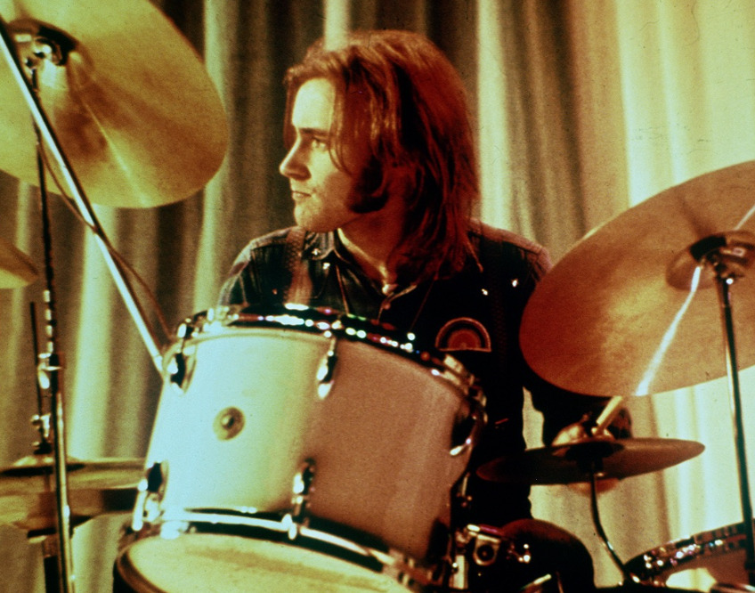 Ele conta no documentário: “Ainda estou me acostumando um pouco. Passei toda a minha vida tocando bateria. De repente, não ser capaz de fazer isso é chocante”, completa. 
