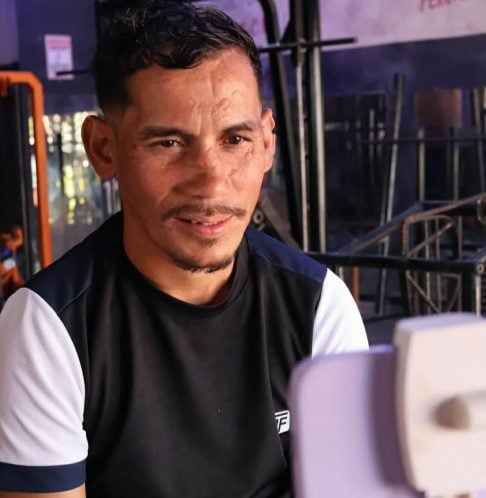 Apesar do tom descontraído, o homem afirmou ter planos de mudar de vida, prometendo largar o álcool e os vícios de lado para buscar um emprego.