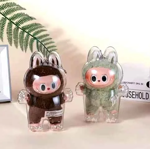 Essa parceria impulsionou a popularidade em países asiáticos e em outros continentes, tornando o boneco um fenômeno entre fãs de brinquedo de arte e cultura pop alternativa. 

