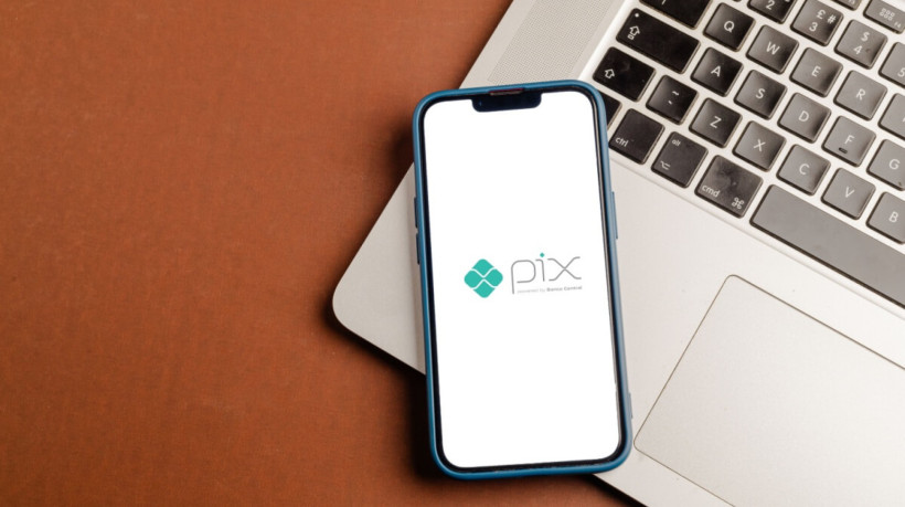 O Pix pode ser um parceiro na economia doméstica, desde que seja utilizado com organização e segurança (Imagem: Photo For Everything | Shutterstock)