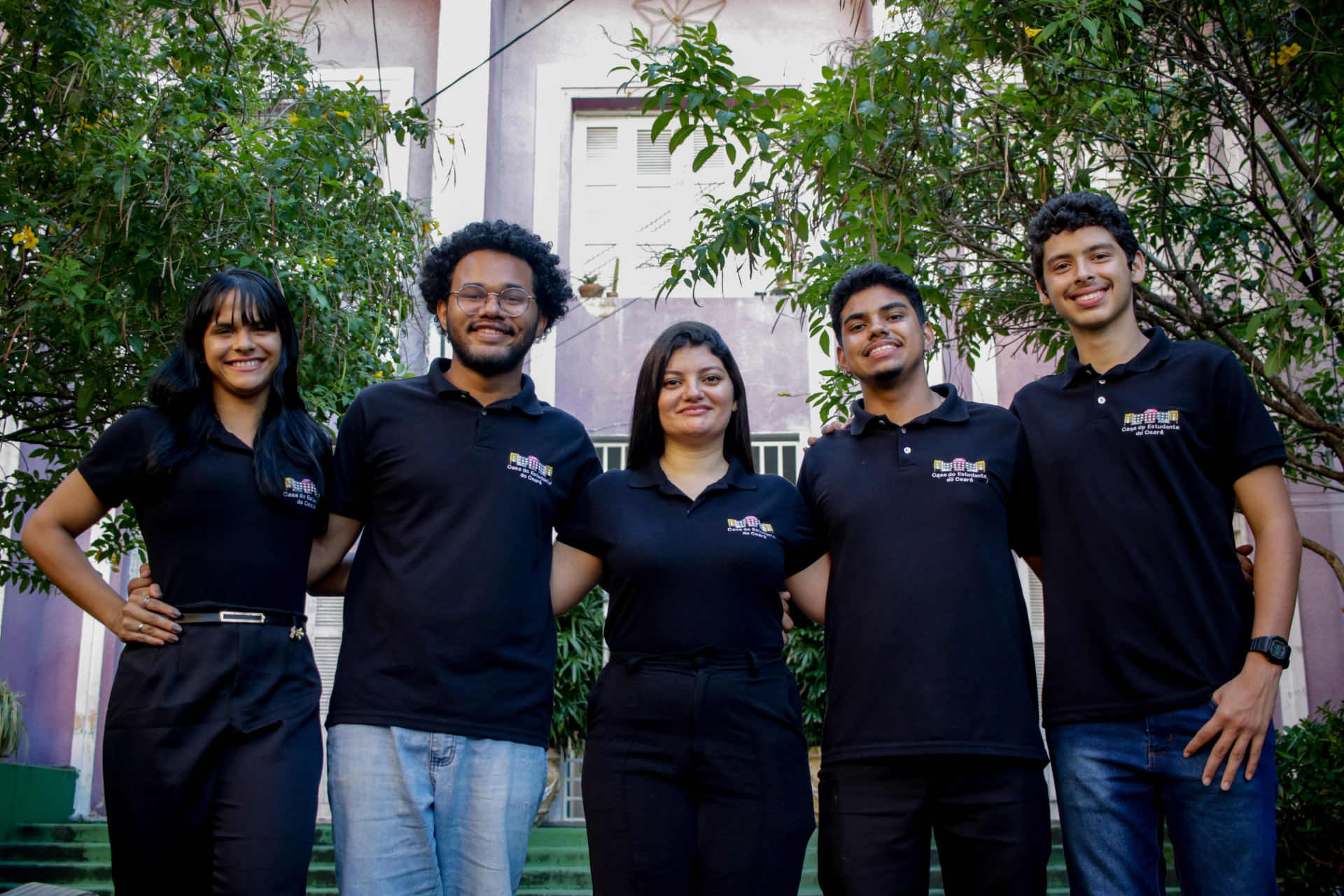 Atual conselho diretor. Da esquerda para direita, a secretária Yandra Barros, o vice-presidente João vitor Soares, a presidenta Fran Cavalcante, o 1º tesoureiro Gabriel Boringue e o 2º tesoureiro Rafael Matos