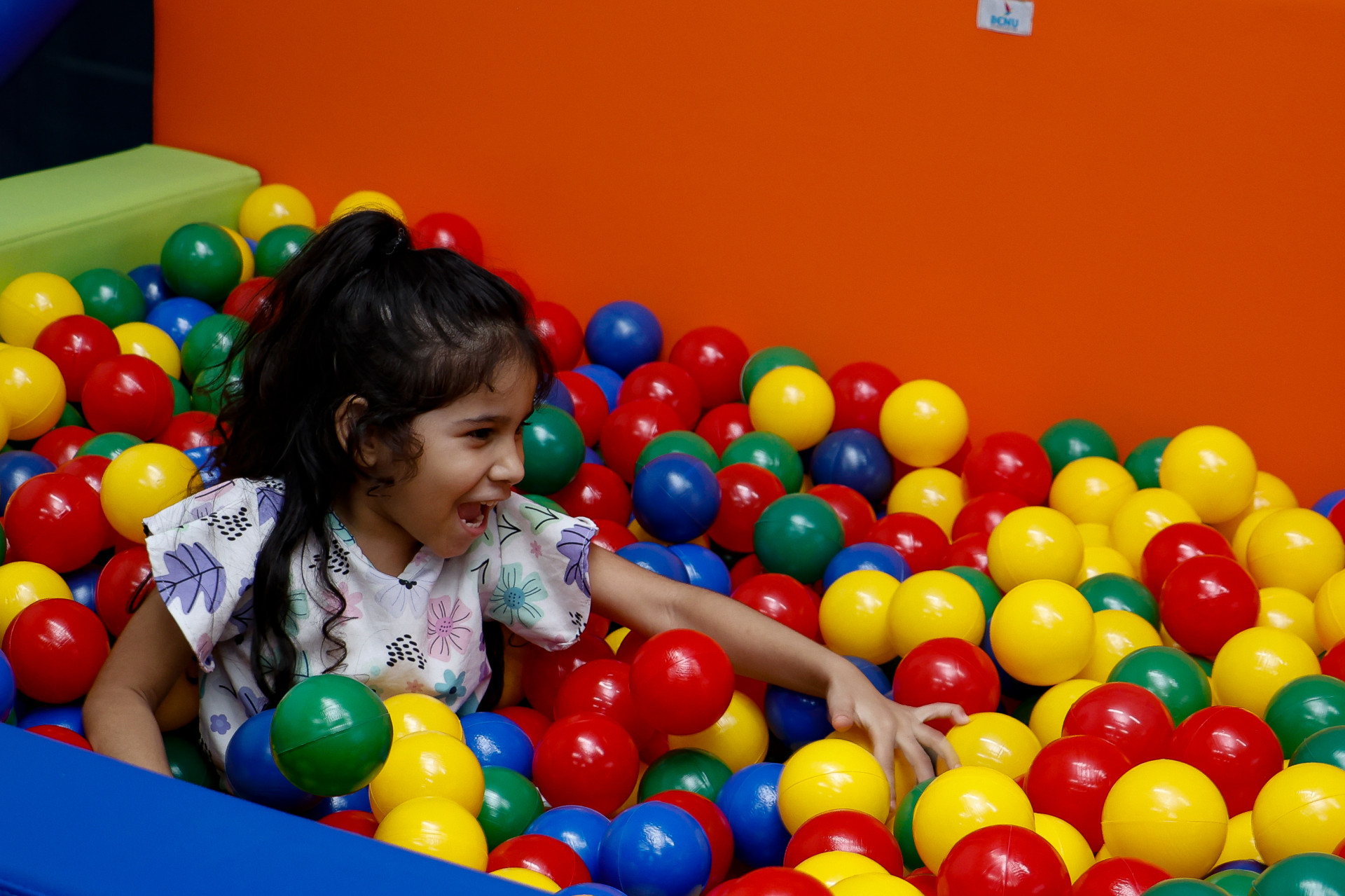 Melissa Bezerra, 5, teve as terapias que fazia em um posto de saúde descontinuadas em 2023 e, desde então, não recebeu mais suporte