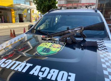 A PF informou que as investigações prosseguem para identificar e capturar o suspeito, que estaria em posse das armas 