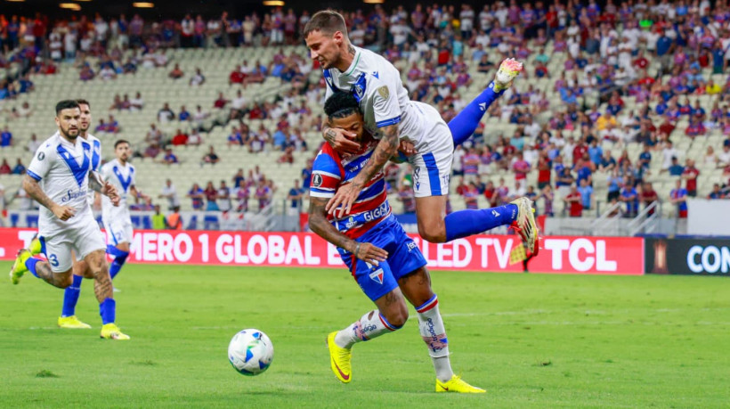 O Fortaleza recebeu o Vélez na noite desta terça-feira, 12, na Arena Castelão, pelas oitavas de final da Libertadores. 