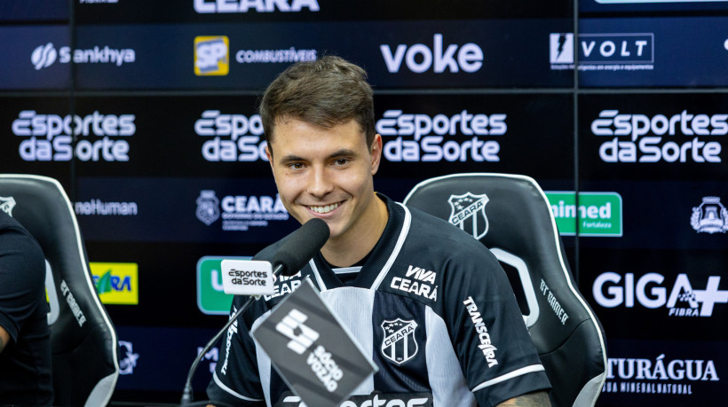 Vinicius Zanocelo, novo volante do Ceará, em apresentação no CT de Porangabuçu