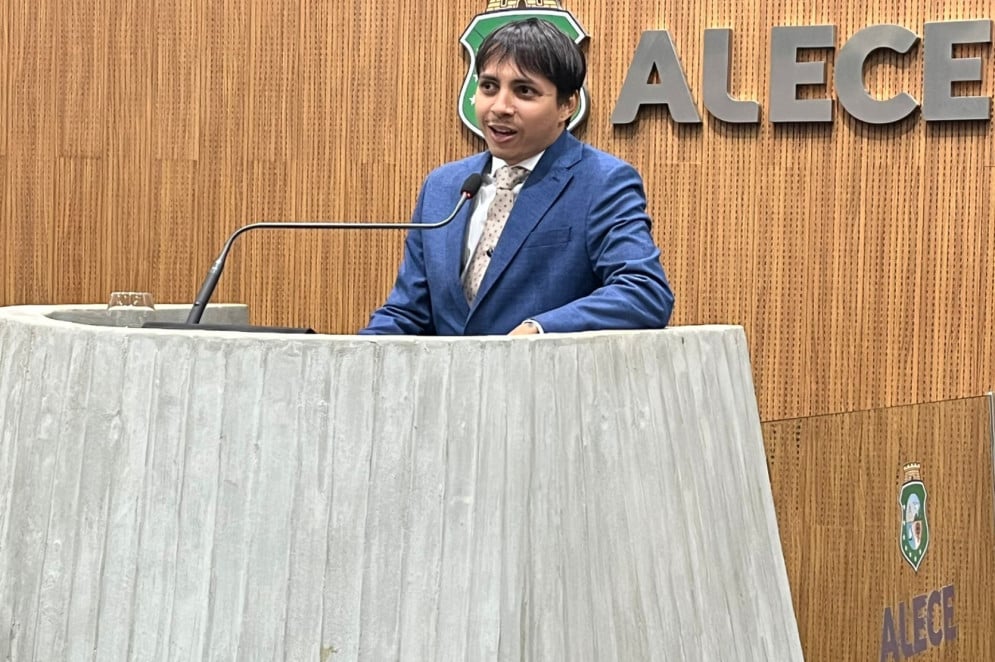 Suplente do Psol, Léo Suricate deve permanecer como deputado durante os próximos 90 dias(Foto: Marcelo Bloc/O POVO)