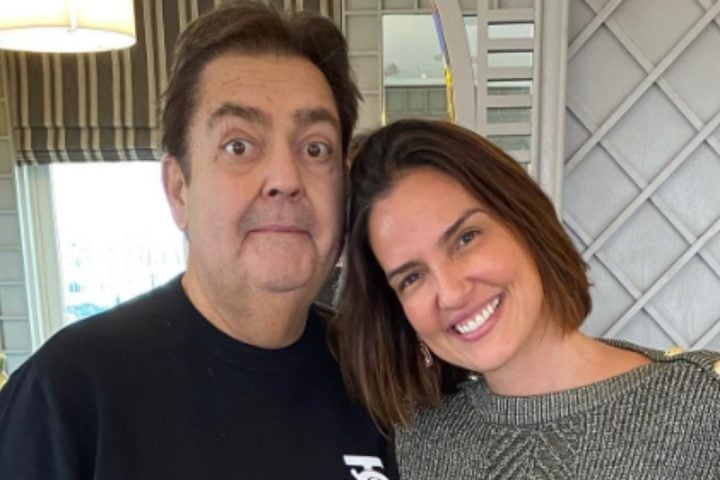 Na vida pessoal, Faustão foi casado por dez anos com a artista plástica Magda Colares, com quem teve uma filha. Desde 2002, é casado com a jornalista Luciana Cardoso, com quem teve mais dois filhos.