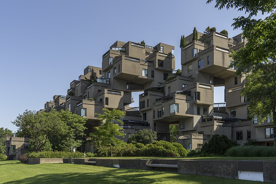 Habitat 67 (1967)
Complexo residencial icônico em Montreal, projetado por Moshe Safdie para a Expo 67. Sua arquitetura futurista e modular revolucionou o conceito de moradia urbana.
