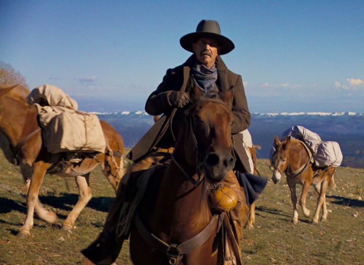 Dirigido, escrito, produzido e estrelado por Kevin Costner, o filme teve um orçamento de cerca de US$ 100 milhões.