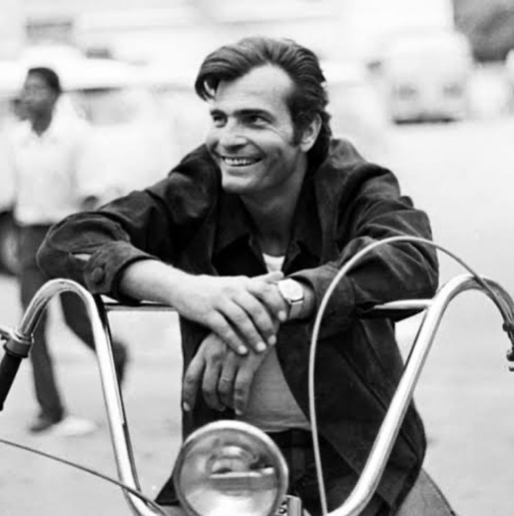 O sucesso em peças como “Quando as Paredes Falam” e “A Hora Marcada” abriu portas para que Tarcísio iniciasse sua carreira na televisão.