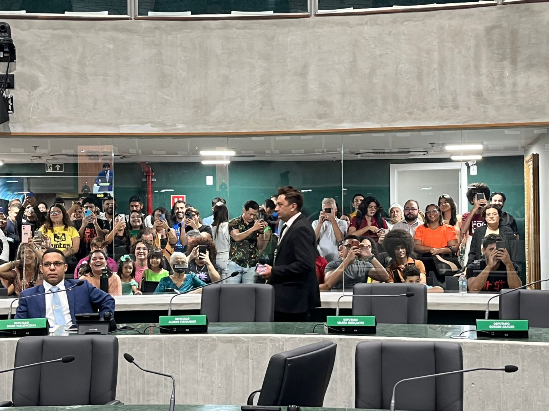 Amigos e familiares de Léo marcaram presença na Alece