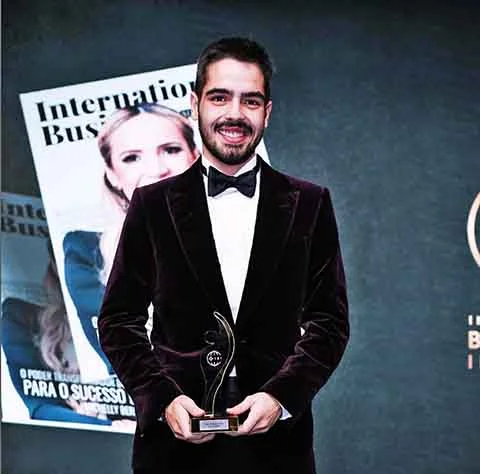 Em 2021, quando Faustão deixou a Globo após mais de 30 anos, João Silva passou a trabalhar com o pai no programa “Faustão na Band”. 
