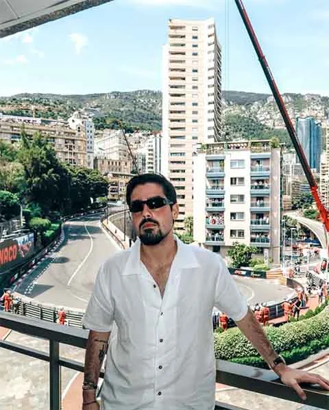 Já na época escolar, o filho de Faustão demonstrou pendores para a comunicação, como o pai, ao atuar em rádio estudantil. 
