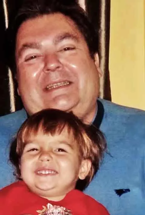 A atração exibiu um VT com fotos e vídeos de João Silva com seu pai. “Digo que sou muito grato de passar essa data celebrando ao lado dele”, declarou. 
