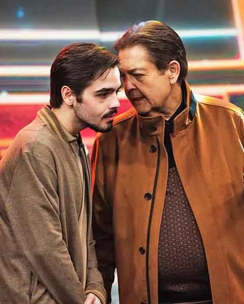 Só dizer o que eu falo para você sempre: o quanto te amo, te admiro, o que você representa para mim. Estou superfeliz com esse vídeo que a produção preparou. Acho que o que a gente fala todos os dias, não precisa ser dito no dia dos pais”, completou. 
