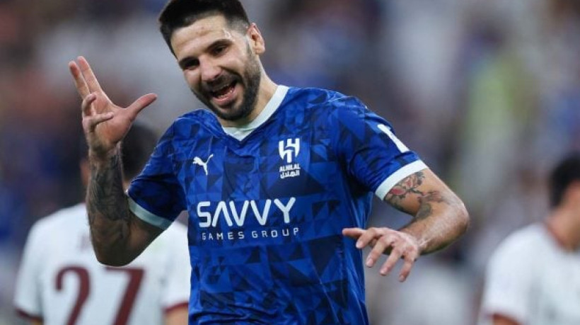 Com a chegada de Darwin Núñez, ex-Liverpool, nesta semana, centroavante Mitrovic perde espaço no elenco para a próxima temporada