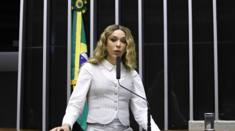 Érika Hilton defende que regulamentação é proteção para crianças nas redes 
