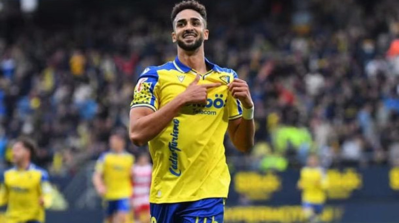 Centroavante espanhol chega ao Glorioso por empréstimo com cláusula de obrigação de compra, de acordo com metas atingidas 