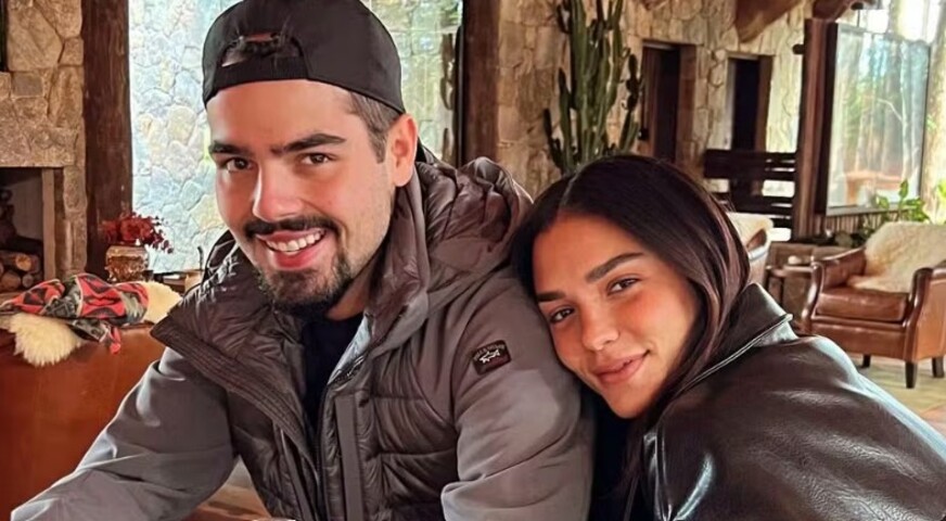 Atualmente, ele vive um romance com a influenciadora de moda Isabella Kherlakian. Em entrevista, o apresentador confirmou o namoro. 
