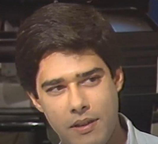 Nascido em 27 de julho de 1963, em São Paulo, Bonner se formou em Comunicação Social com habilitação em Publicidade e Propaganda pela Escola de Comunicações e Artes da Universidade de São Paulo (ECA-USP).