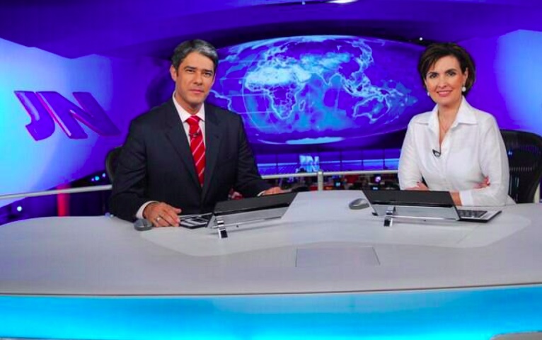 A vida pessoal de Bonner também atraiu a atenção do público, especialmente seu casamento e divórcio com a também jornalista Fátima Bernardes, com quem dividiu a bancada do JN por 13 anos.