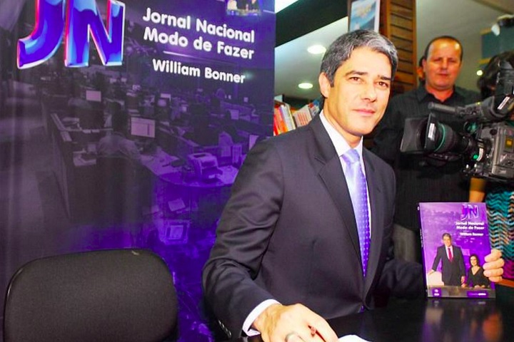 Em 2009, ele lançou o livro Jornal Nacional: Modo de Fazer, em homenagem aos 40 anos do telejornal.