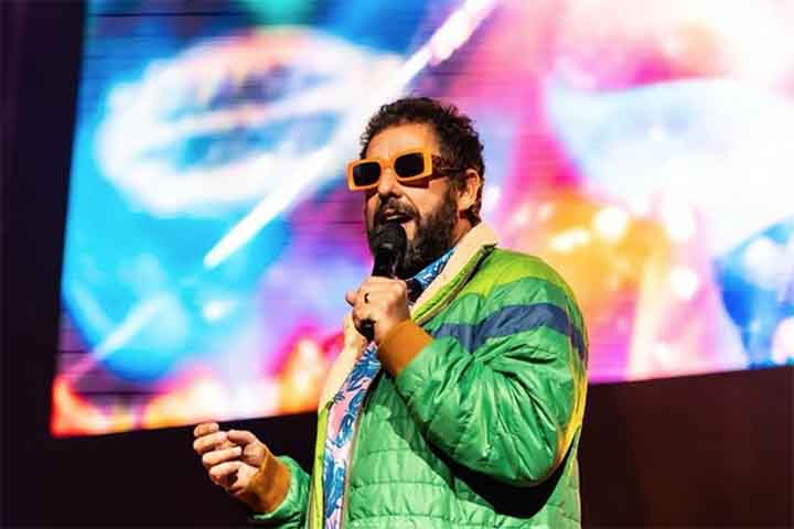 A produção adota um tom mais introspectivo e dramático, em contraste com os filmes cômicos clássicos de Adam Sandler. 
