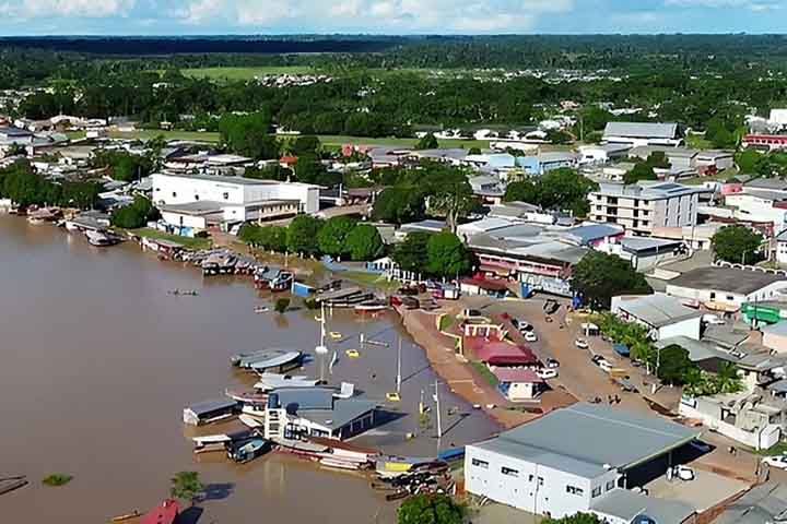 Feijó (AC) - 43,11 pontos -  Falta de infraestrutura adequada para lidar com inundações frequentes. Serviços públicos de saúde e educação precários. Economia pouco diversificada e centrada no extrativismo.

