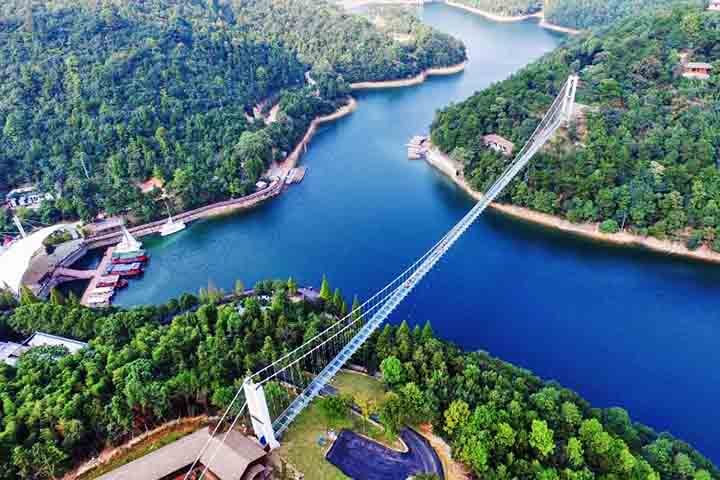 Seu nome, que significa ao sul do lago, reflete sua localização ao sul do Lago Dongting, uma das maiores áreas de água doce do país. 