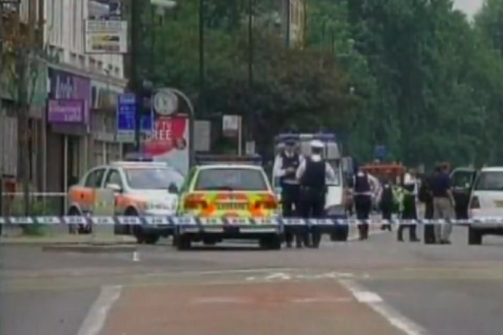 A polícia não veio a público e não corrigiu isso na imprensa. E quando a polícia ou o Estado mentem, encobrem ou espalham informações errôneas, o legado disso pode ser visto, disse a ativista Yasmin Khan.