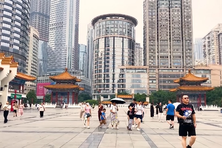 Só em 2024, Chongqing recebeu 1,3 milhão de visitantes internacionais, um aumento de 184% em comparação com o ano anterior.